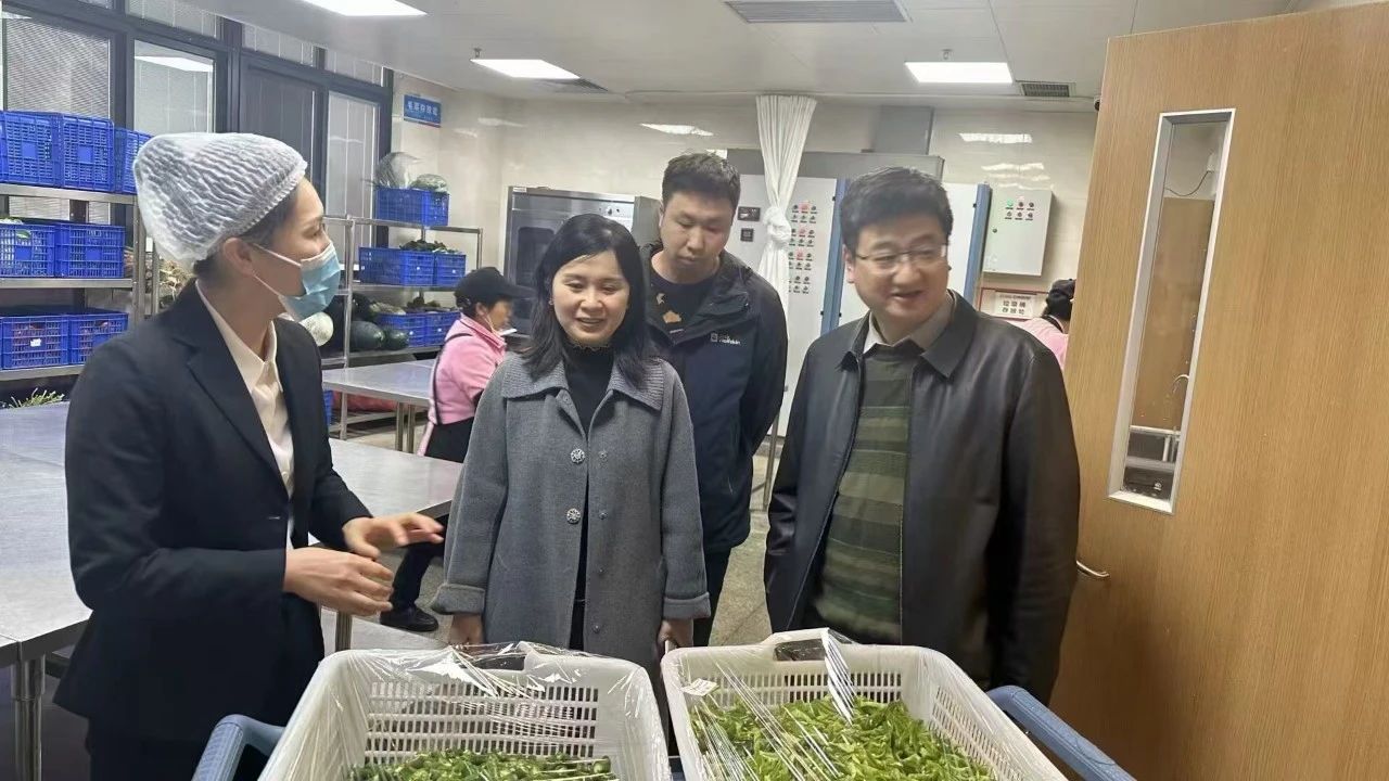 重庆儿童医院食品宁静强化行动：副院长陈大鹏带队检查，确保饮食宁静